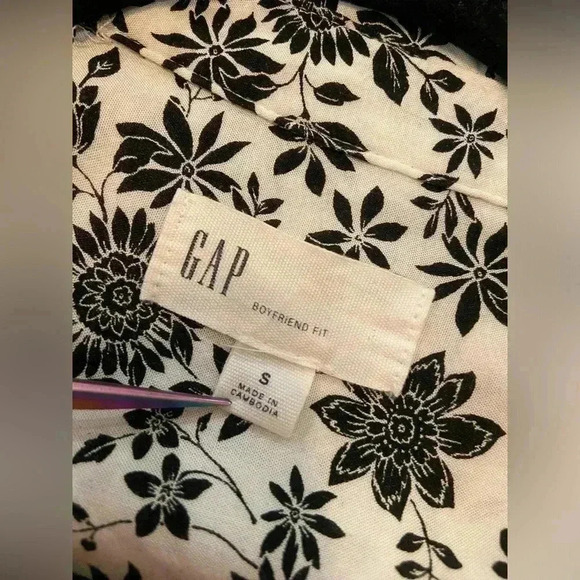 Gap Soft Boyfriend Fit Back White Floral Collared Button Down Pockets Size S - Picture 11 of 12